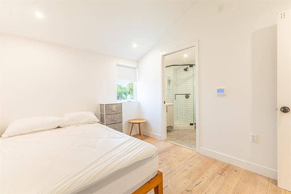 1 BR in Los Angeles
