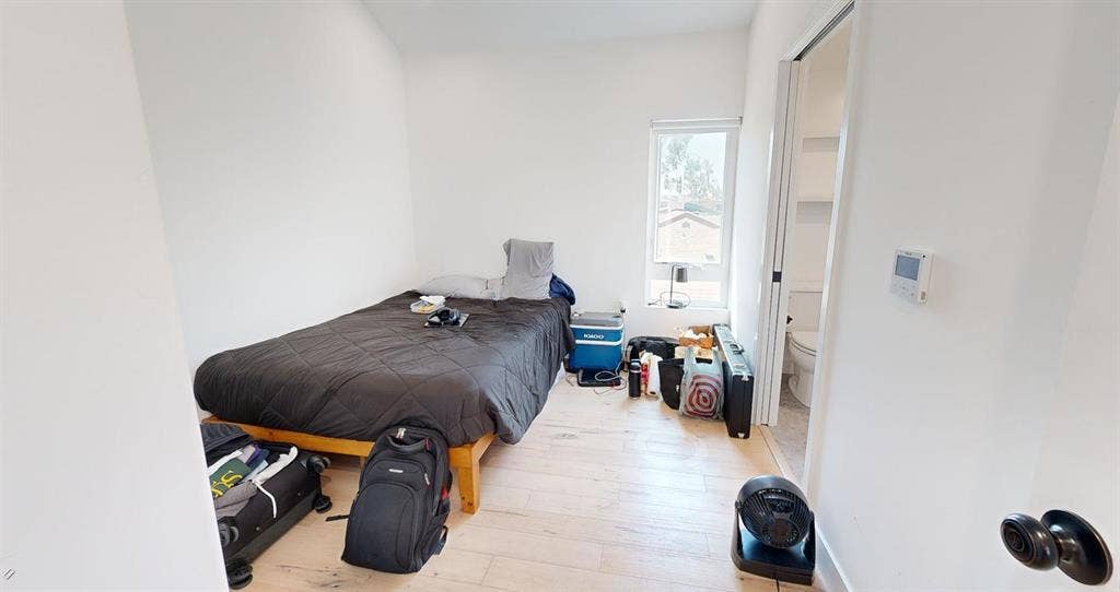 1 BR in Los Angeles