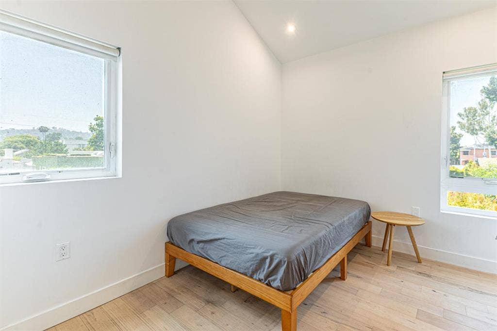 1 BR in Los Angeles