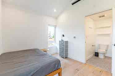 1 BR in Los Angeles