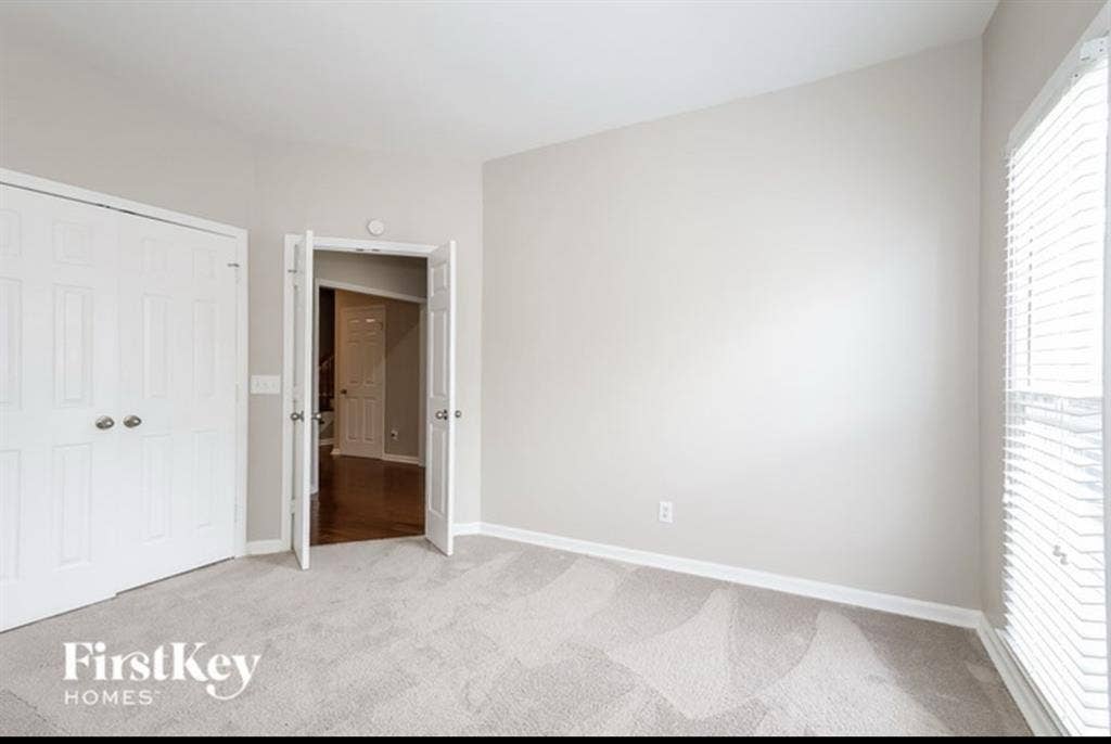 Roommate needed $/mo