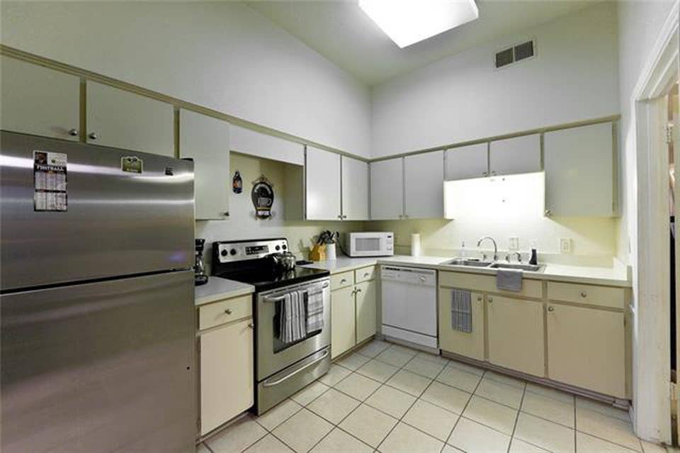 Room+Bath N. Dallas Condo/All Bills