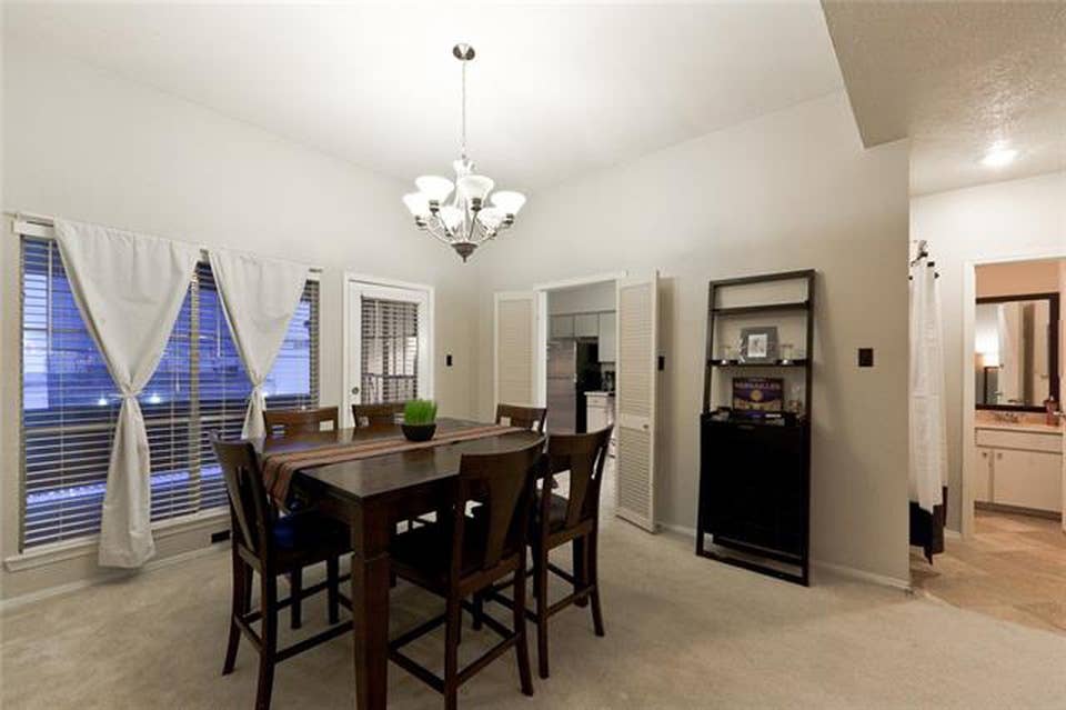 Room+Bath N. Dallas Condo/All Bills