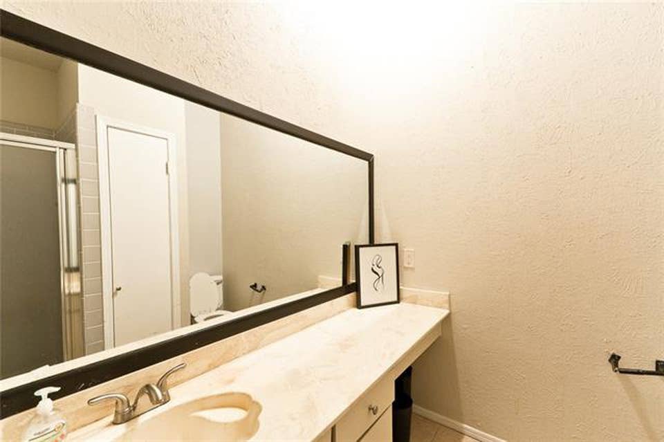 Room+Bath N. Dallas Condo/All Bills