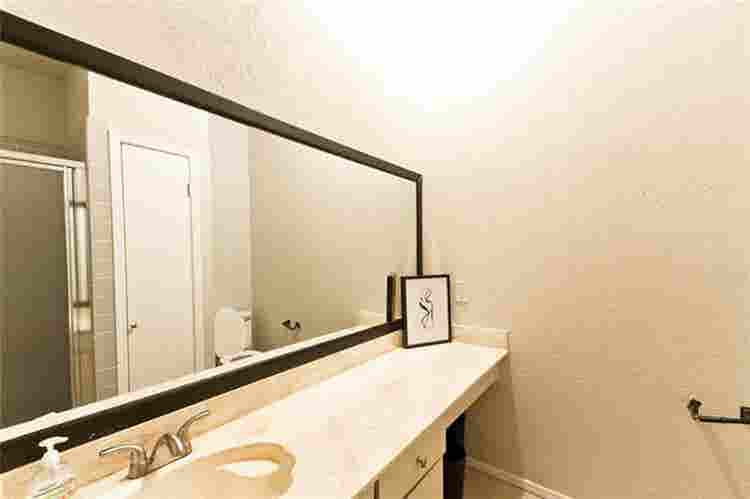 Room+Bath N. Dallas Condo/All Bills