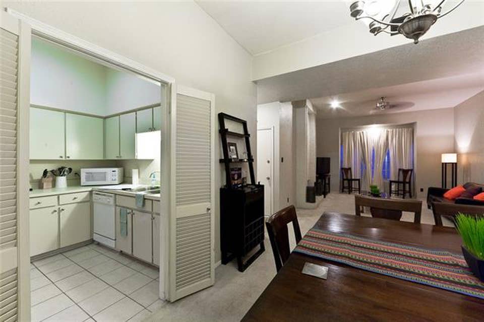 Room+Bath N. Dallas Condo/All Bills