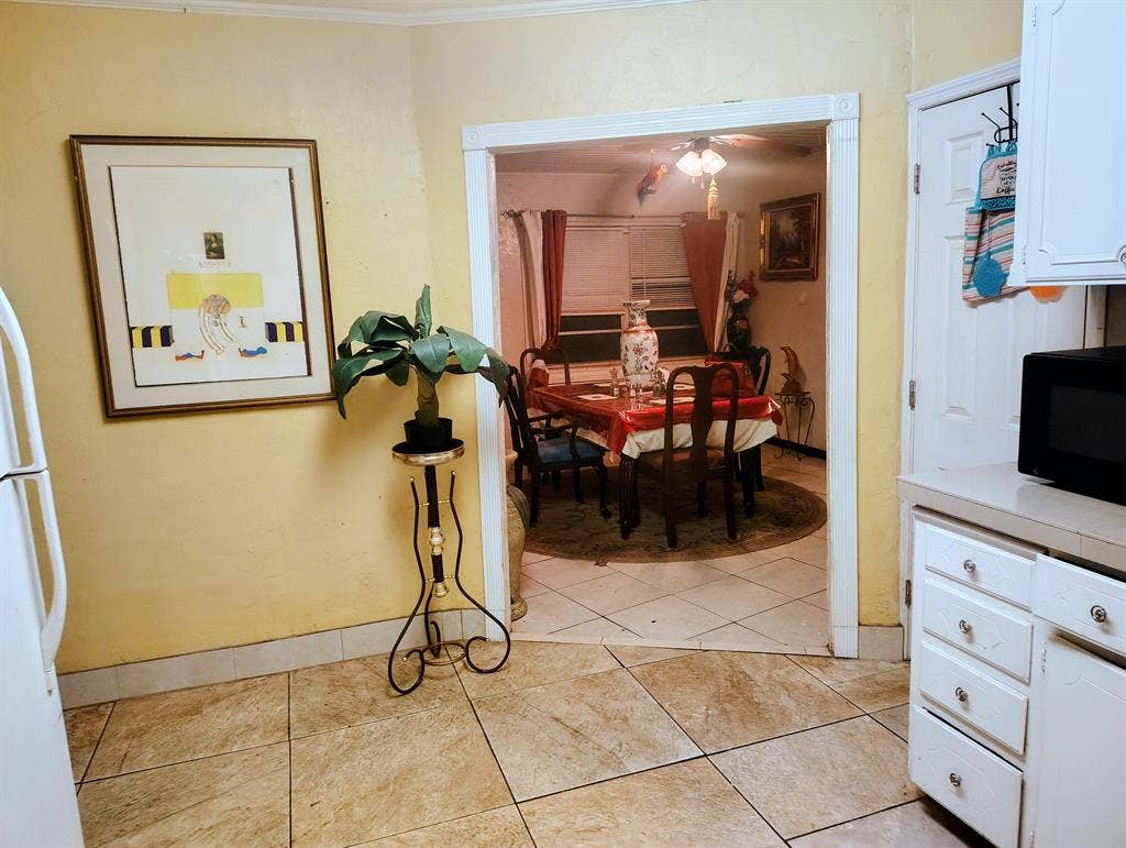 large room furnished for lease