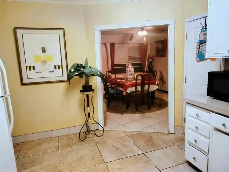 large room furnished for lease