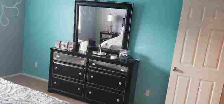 Beautiful Big Room w/ pvt bathroom