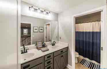 Private Upstairs Room for Rent