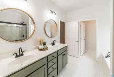 Private Upstairs Room for Rent