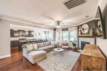 Private Upstairs Room for Rent