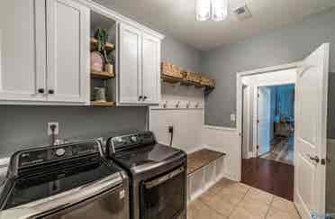 Private Upstairs Room for Rent