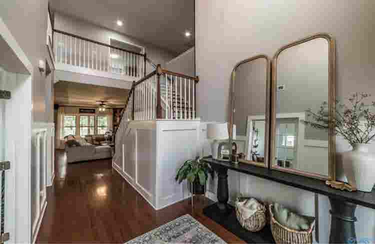 Upstairs Room for Rent