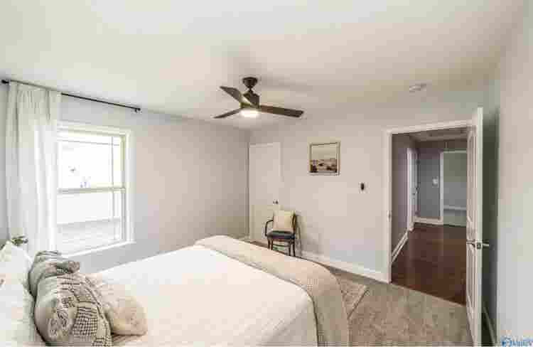 Upstairs Room for Rent