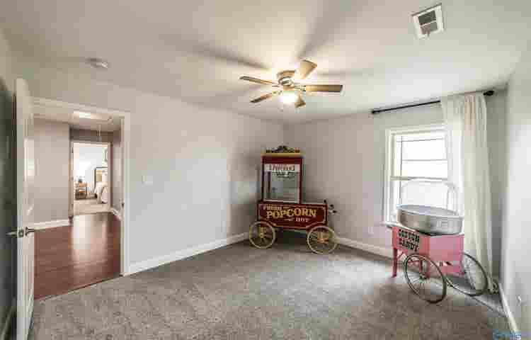 Upstairs Room for Rent