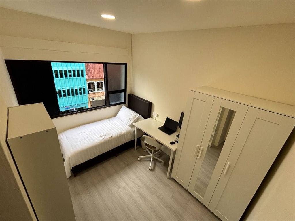 Spacious Single  Fringe