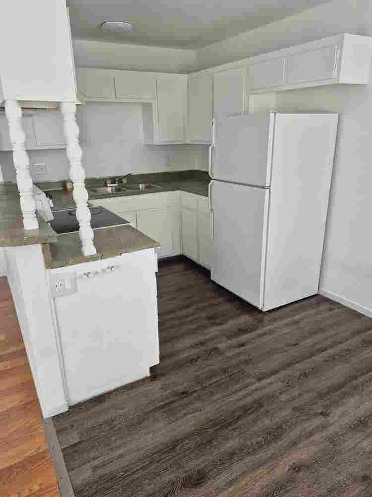 2 bedroom apartment, move in ready.