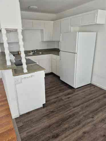 2 bedroom apartment, move in ready.