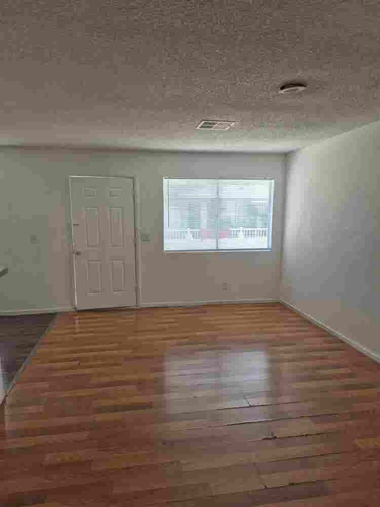 2 bedroom apartment, move in ready.