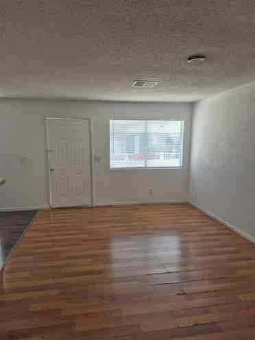 2 bedroom apartment, move in ready.