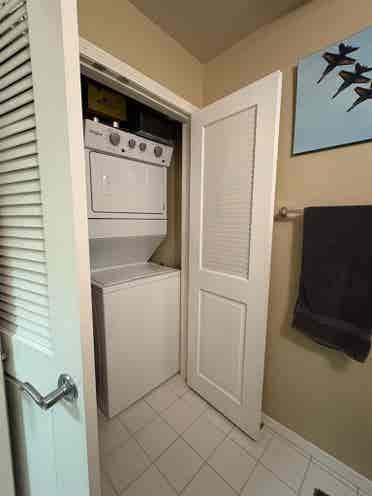 Furnished Room—DT, Avail 1 Sept 