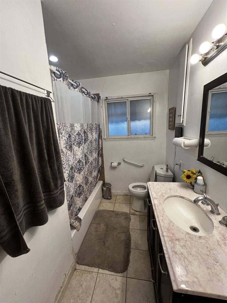 Room for rent in South LA
