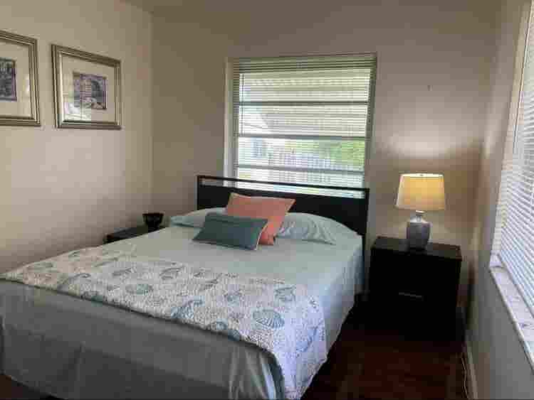 Beautiful room for rent.Hollywood