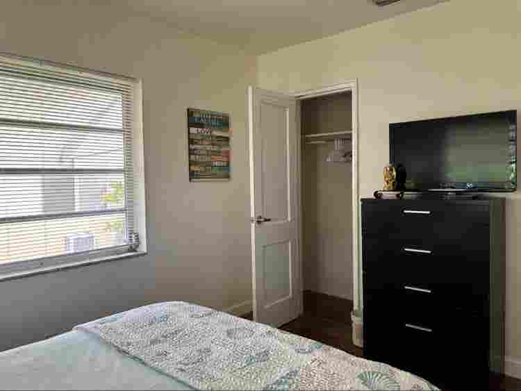 Beautiful room for rent.Hollywood