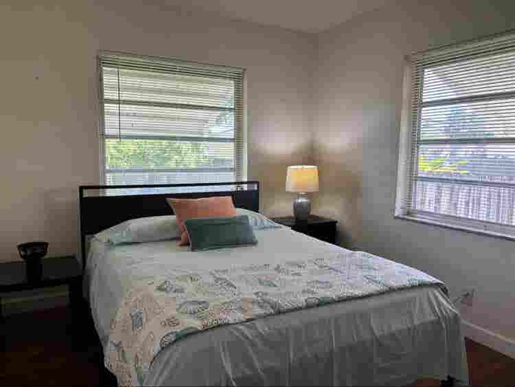 Beautiful room for rent.Hollywood