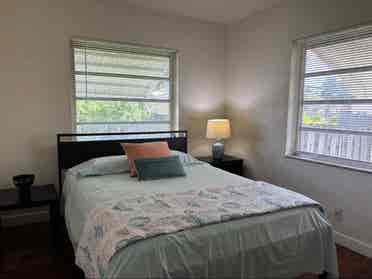 Beautiful room for rent.Hollywood