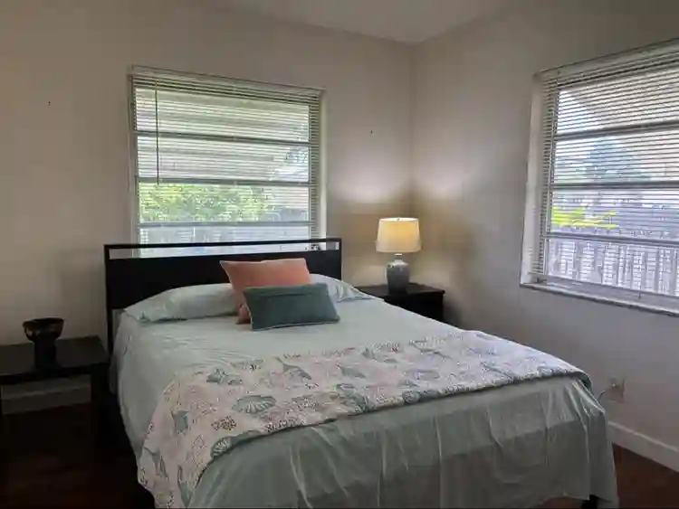 Hollywood, Beautiful room for Rent.