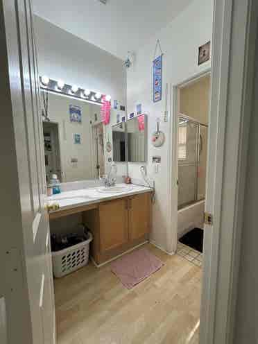 (shared) bath