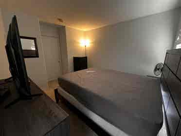 1 room w/ walking closet