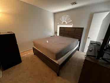 1 room w/ walking closet
