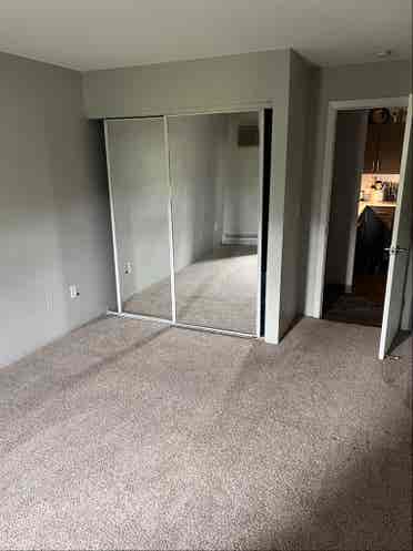 Unfurnished room West Bloomington