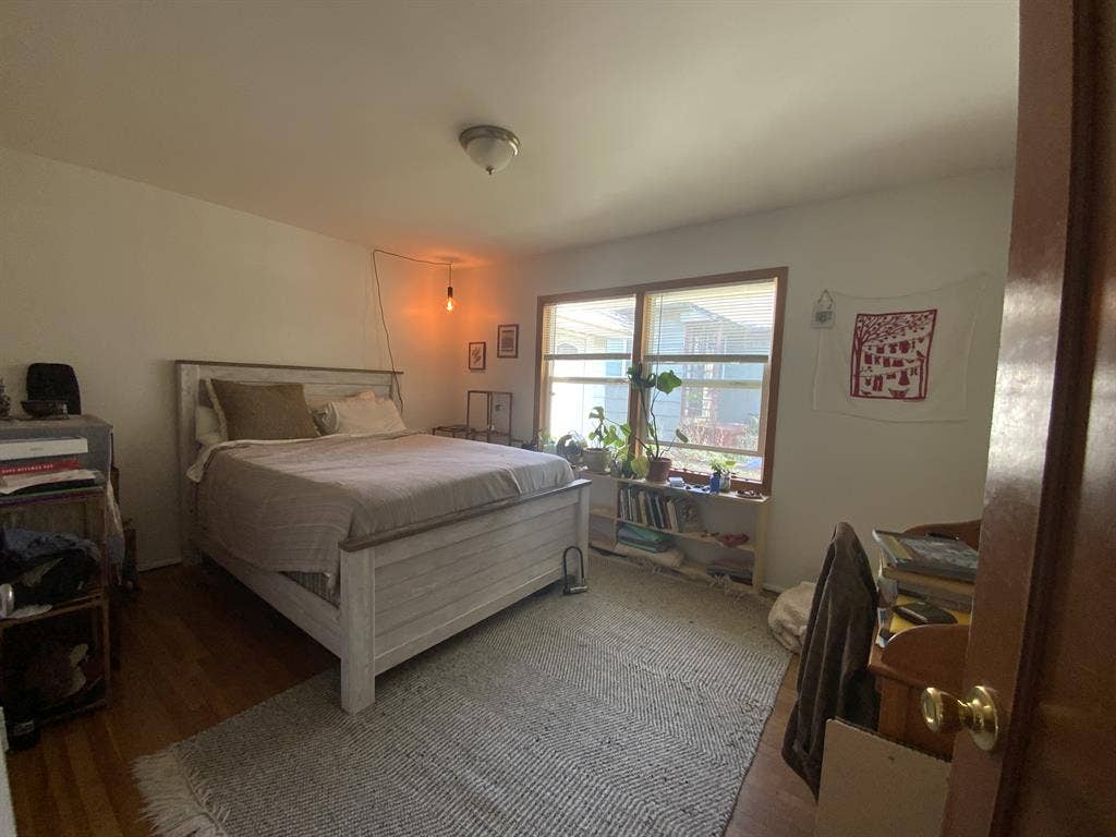 1BR available on Sept 1st in SE