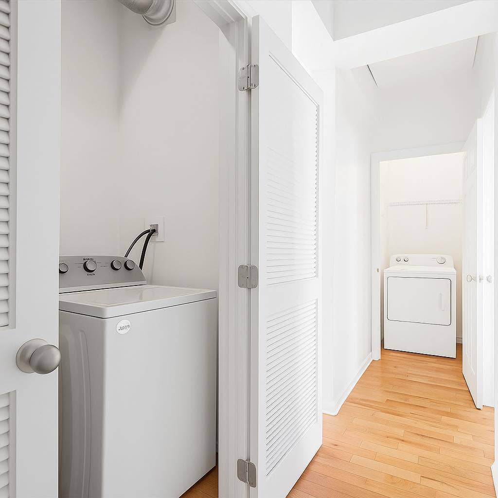 3BR Apartment – Steps from La Salle