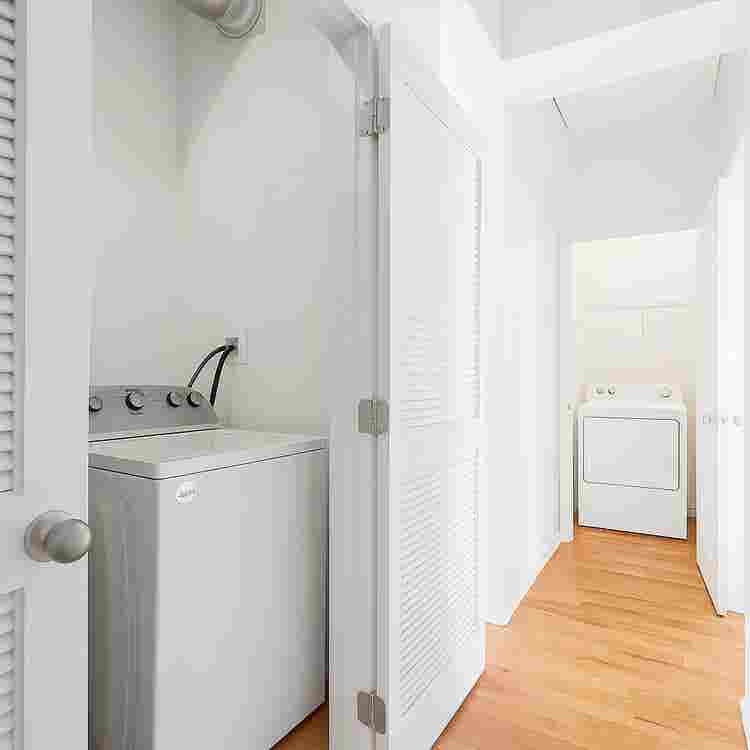3BR Apartment – Steps from La Salle