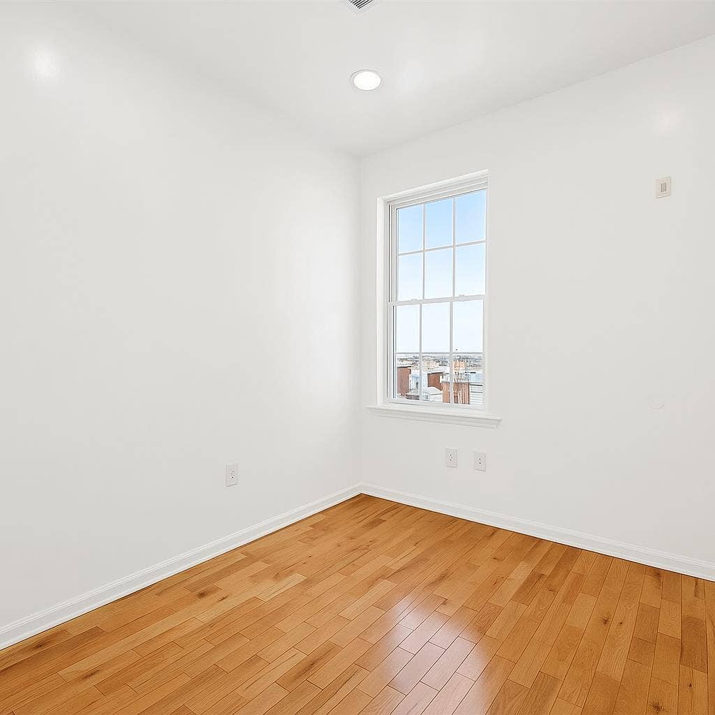 3BR Apartment – Steps from La Salle