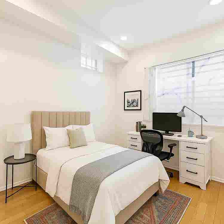 3BR Apartment – Steps from La Salle