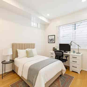 3BR Apartment – Steps from La Salle