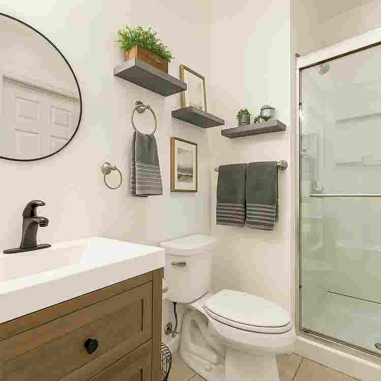 3BR Apartment – Steps from La Salle
