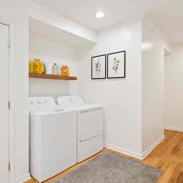 3BR Apartment – Steps from La Salle