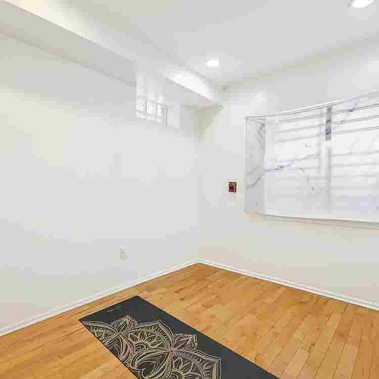 3BR Apartment – Steps from La Salle