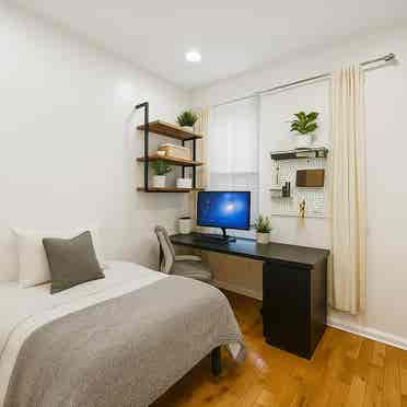 3BR Apartment – Steps from La Salle