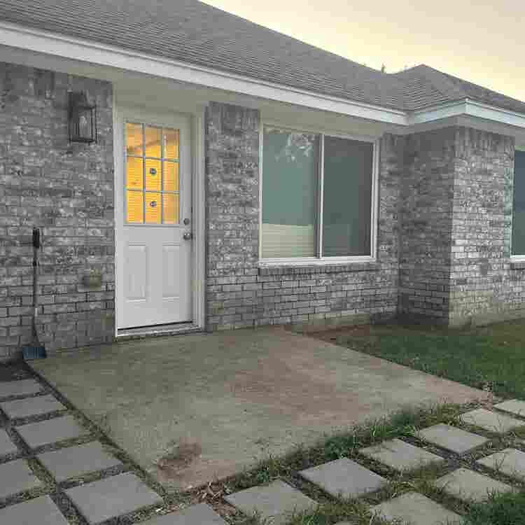 Room available for rent $ month