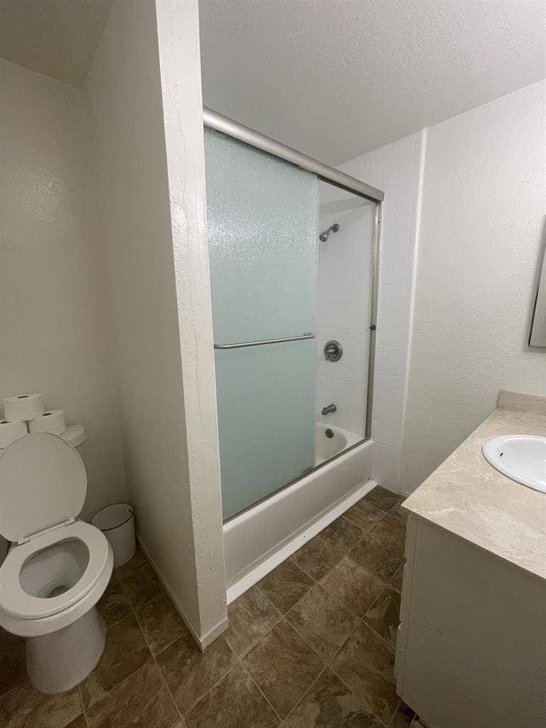 Bedroom w private bath in townhome