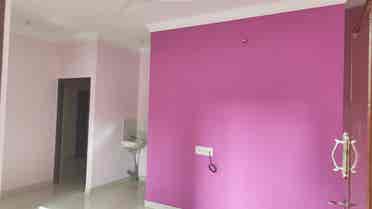 We're looking for female flatmates.