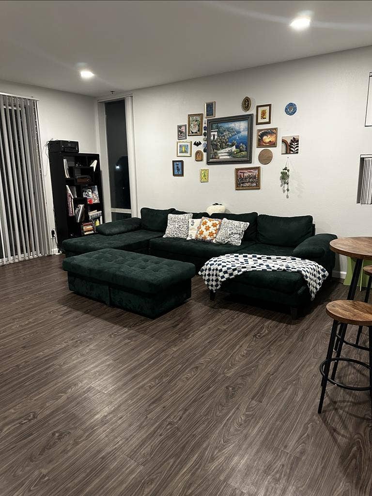 Room available in Sherman Oaks